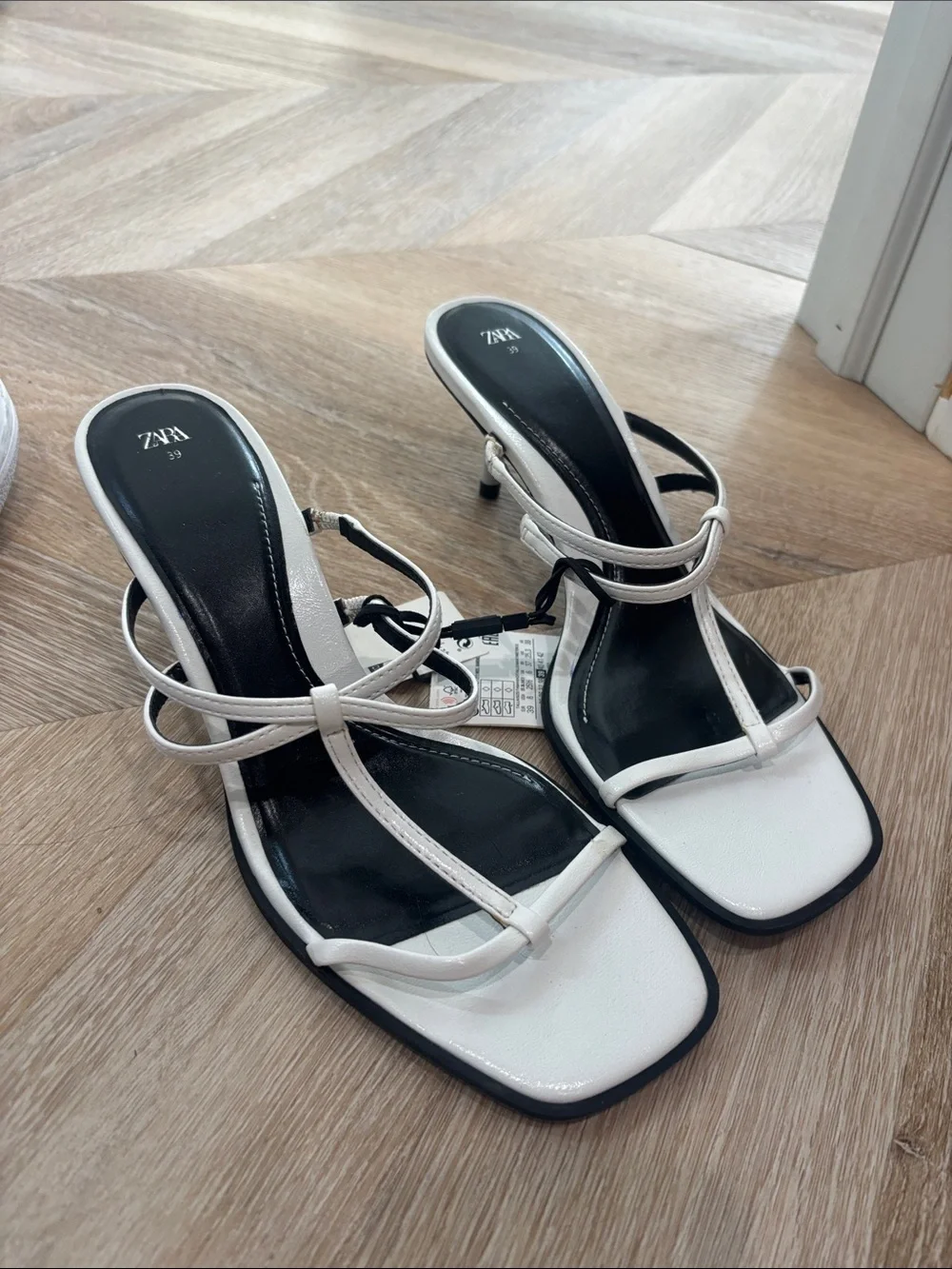 ZARA White Strappy Square-Toe Mid Heel Sandals with Black Insole
